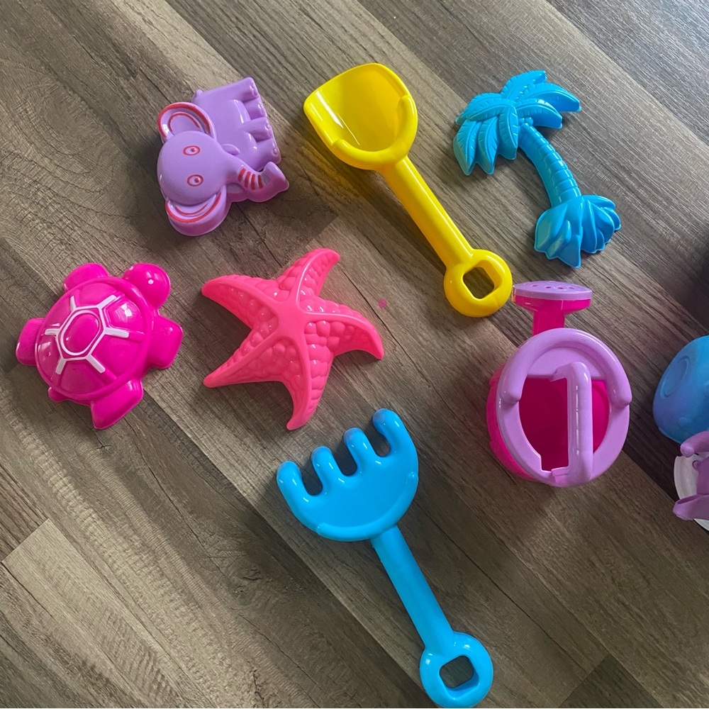 Colorful Beach Toy Set for Kids - Picture 16 of 16